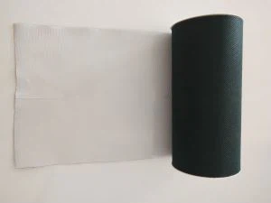Umělá tráva spojující pásku švu